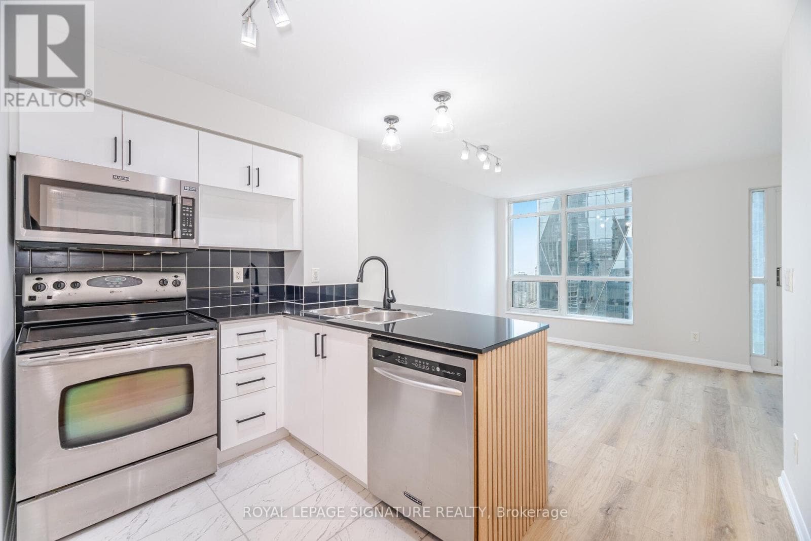3112 - 18 YONGE STREET photo 5