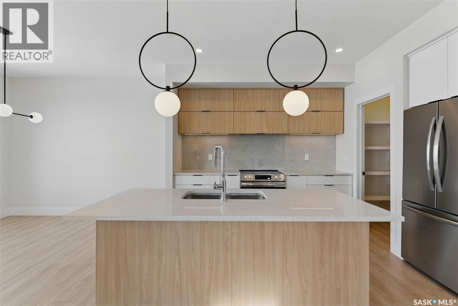 226 Veterans DRIVE — photo 3