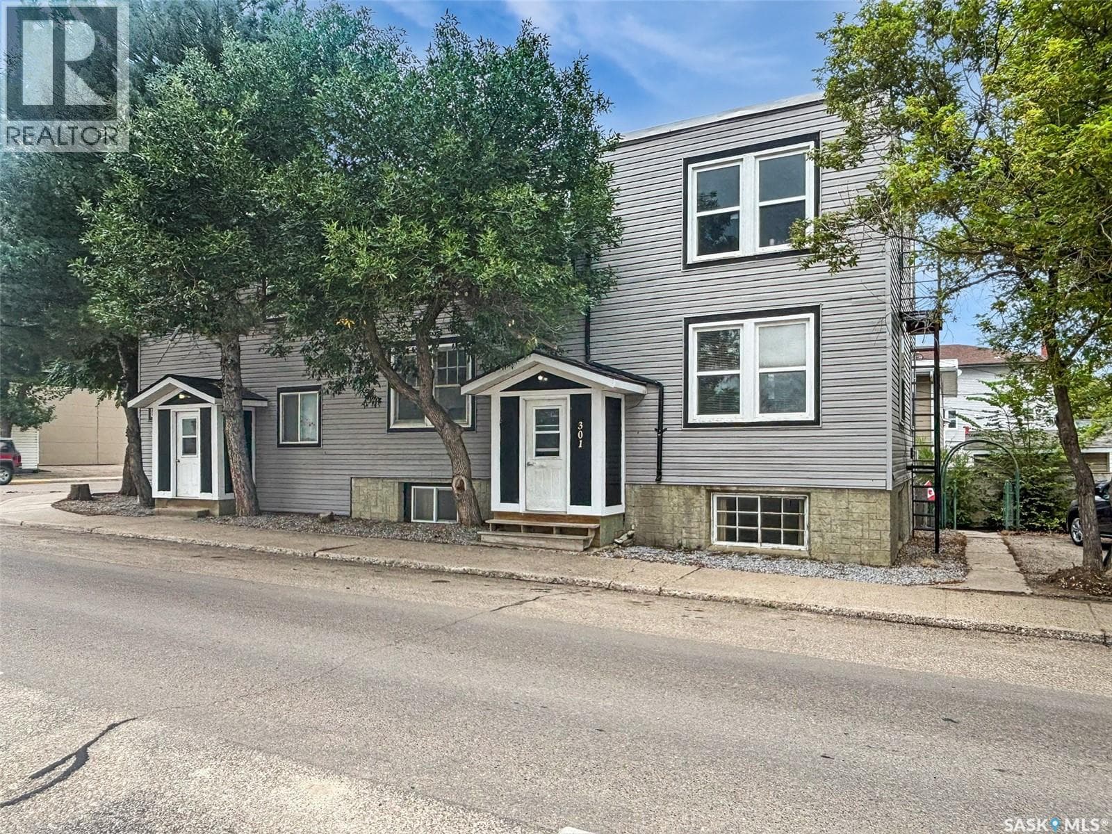 301 Cheadle STREET E
