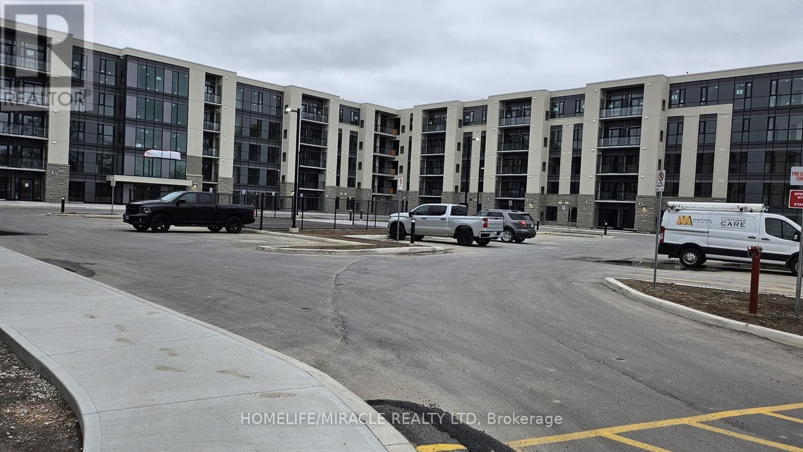 212 - 50 HERRICK AVENUE photo 2