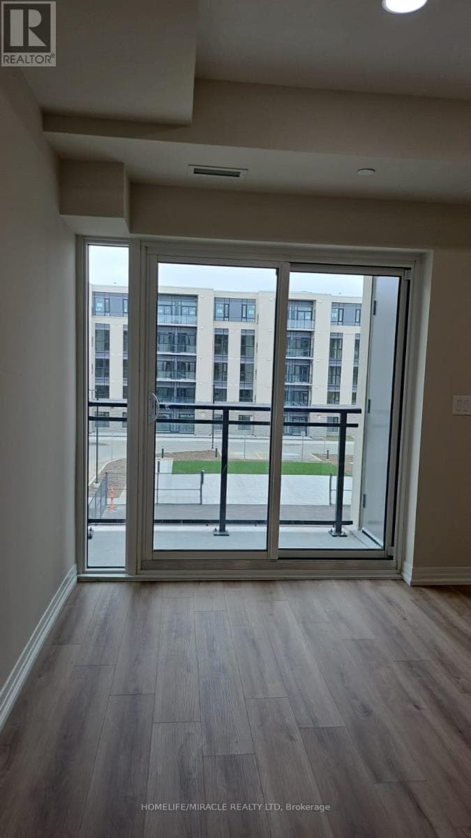 212 - 50 HERRICK AVENUE photo 4