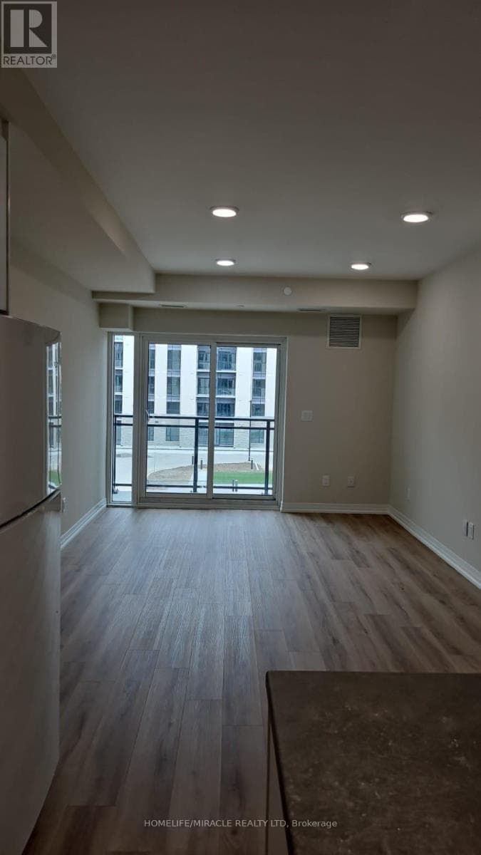 212 - 50 HERRICK AVENUE photo 5