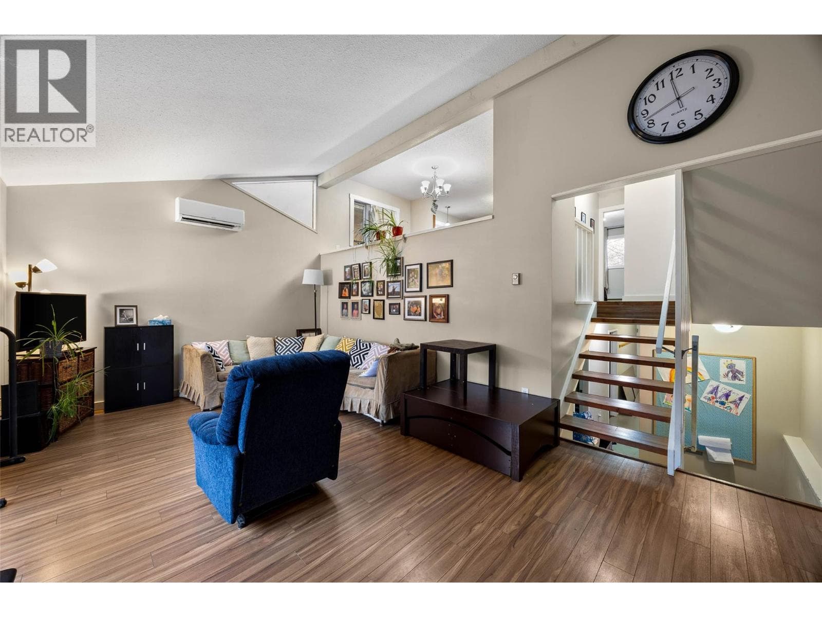 1026 HILLSIDE Avenue photo 2