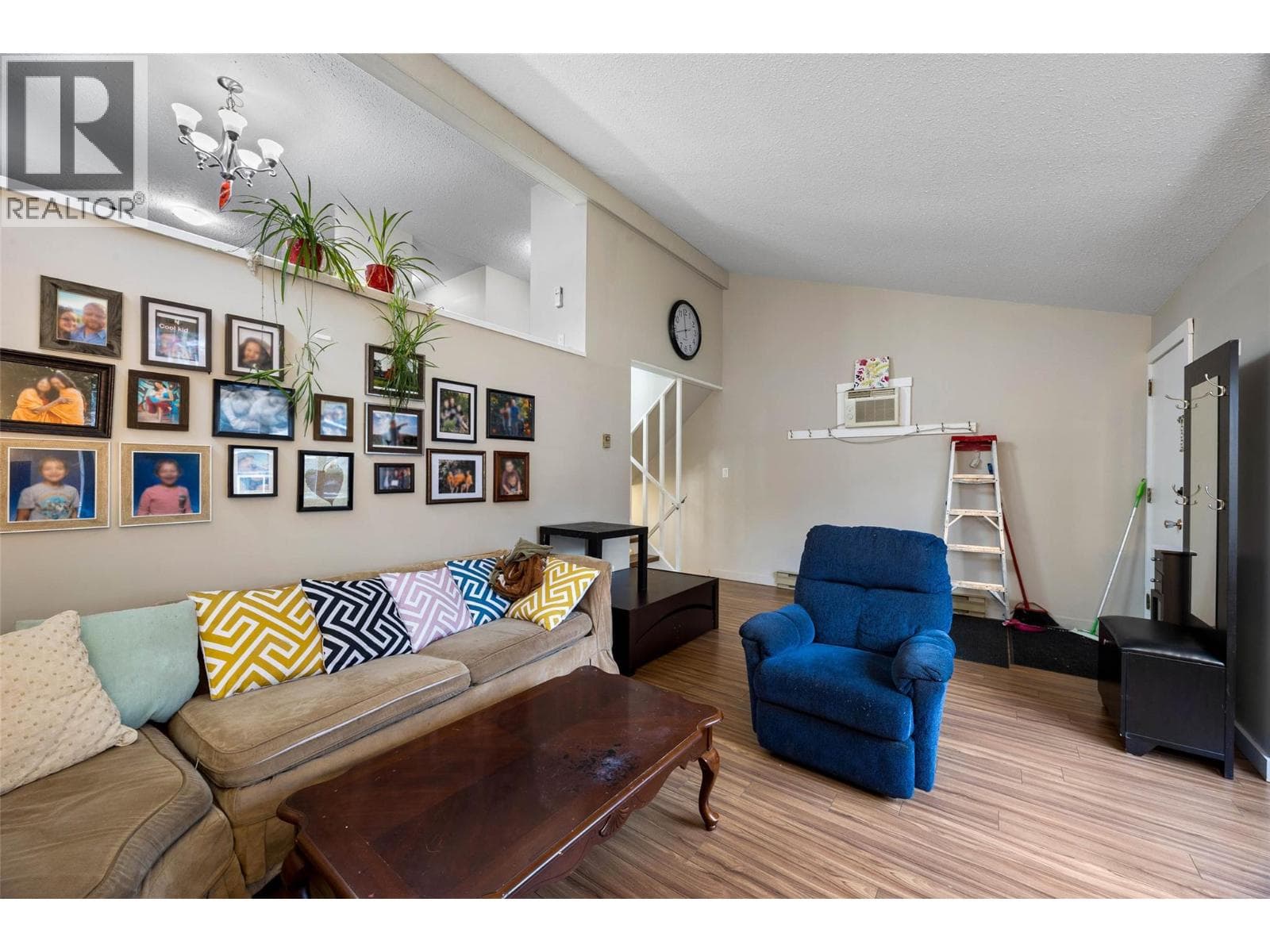 1026 HILLSIDE Avenue photo 3