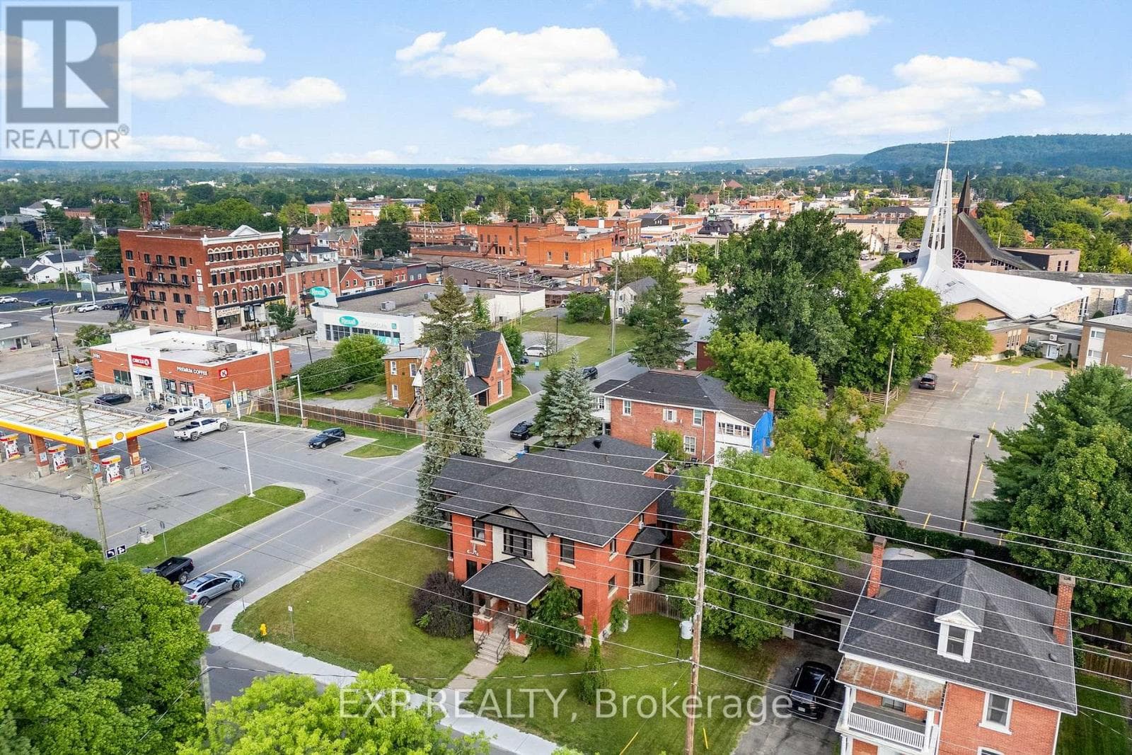 48 HALL AVENUE E photo 4