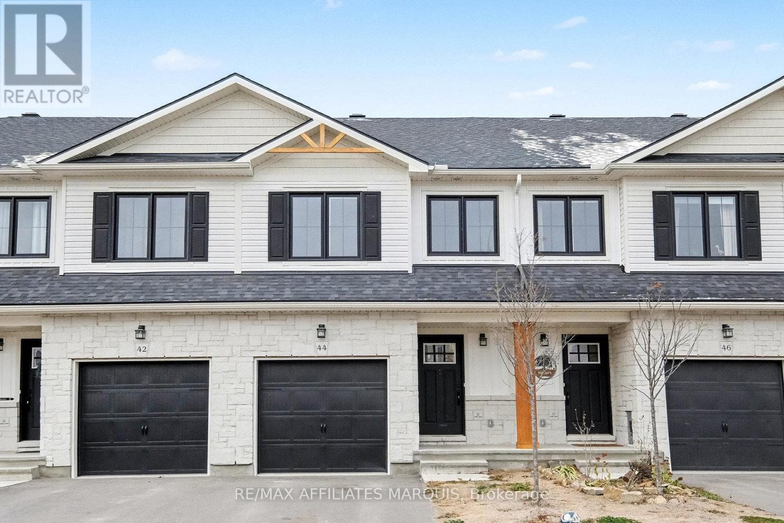 44 WHITCOMB CRESCENT photo 2