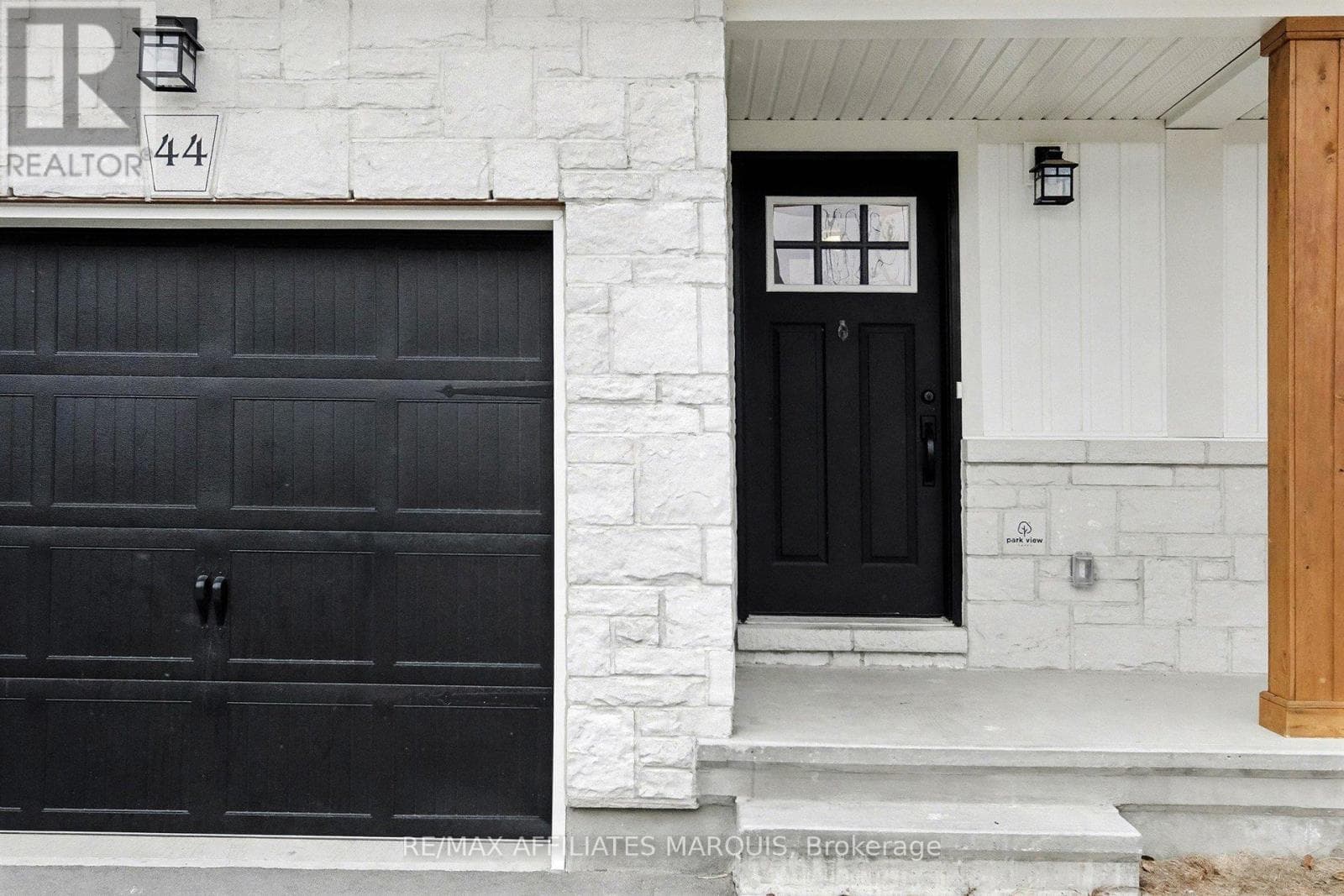 44 WHITCOMB CRESCENT photo 4