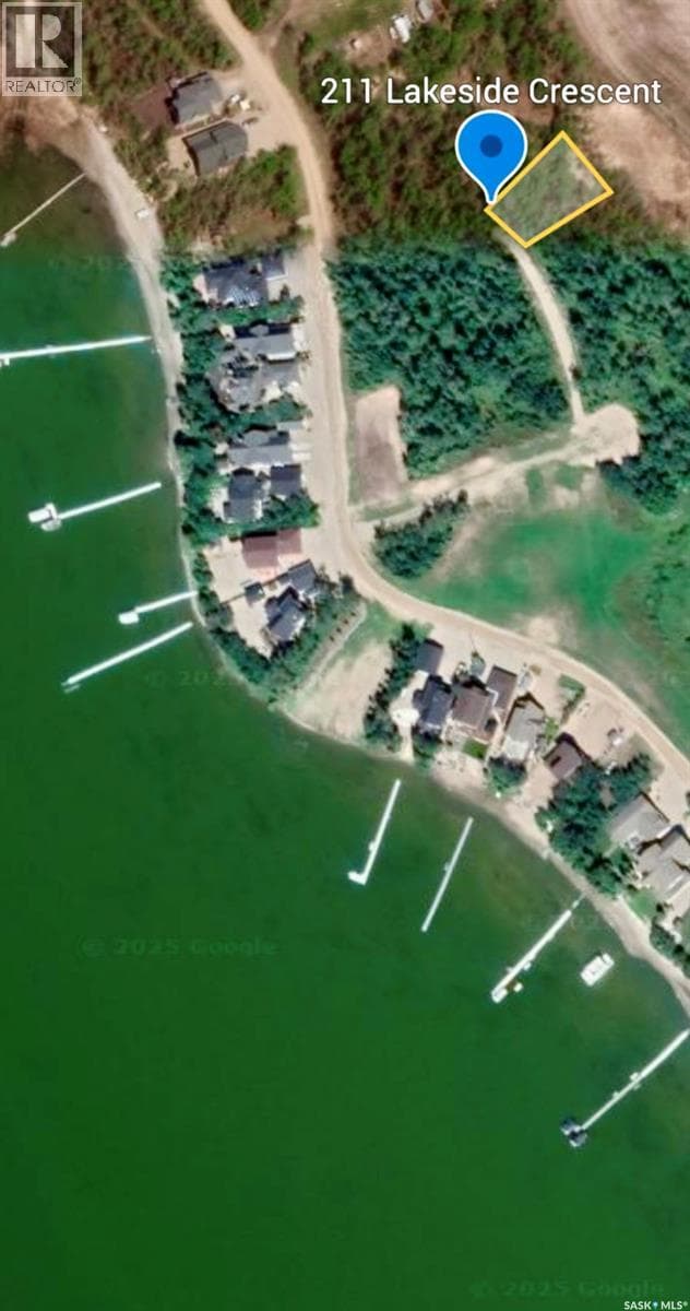 211 Lakeside CRESCENT