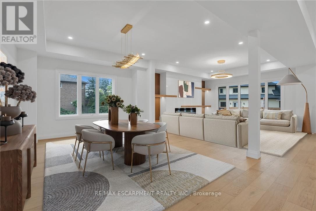 386 SOUTHCOTE ROAD photo 2