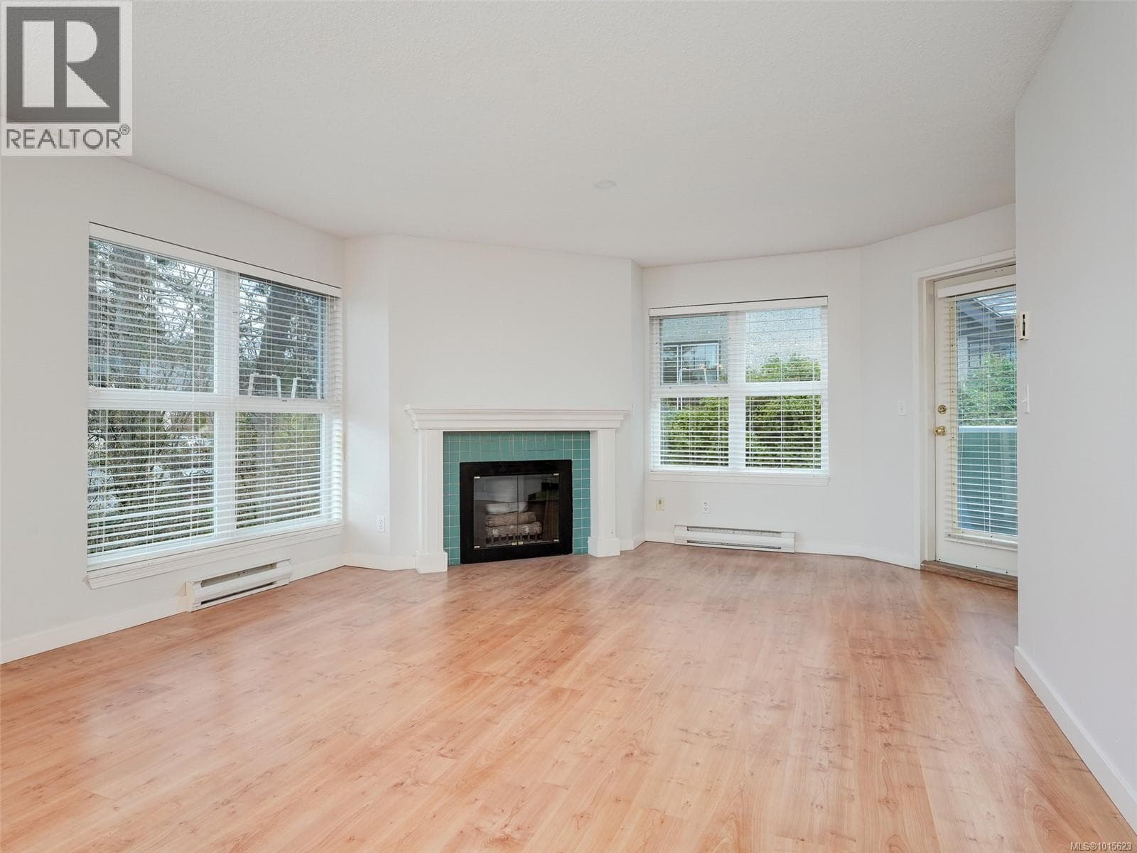 302 1201 Hillside Ave photo 3