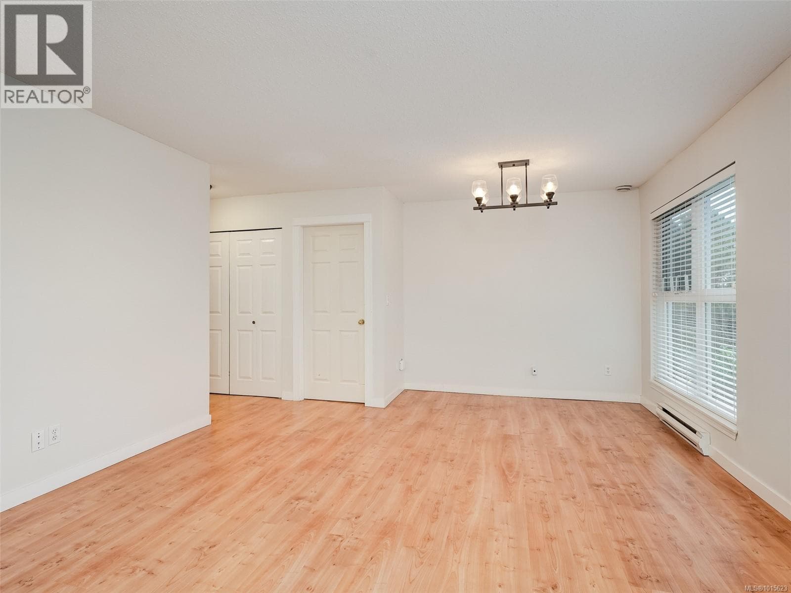 302 1201 Hillside Ave photo 5