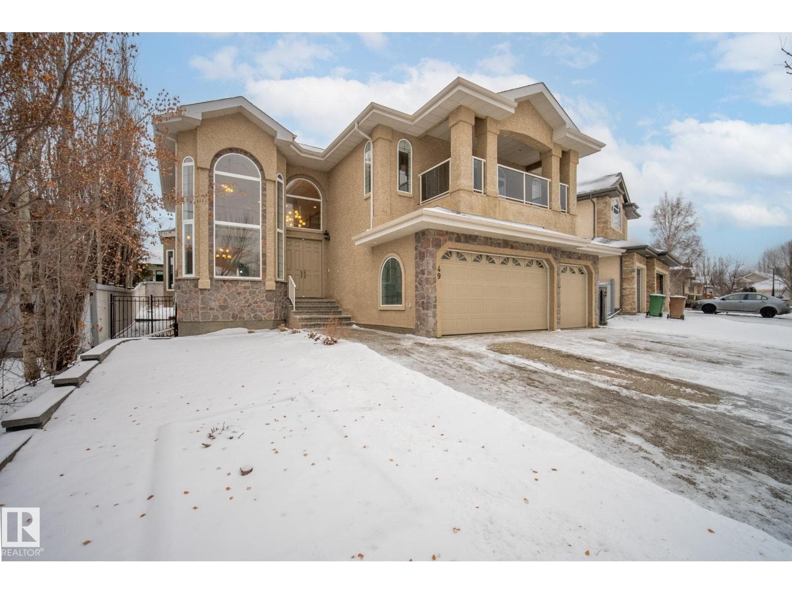 49 LOISELLE WY photo 3