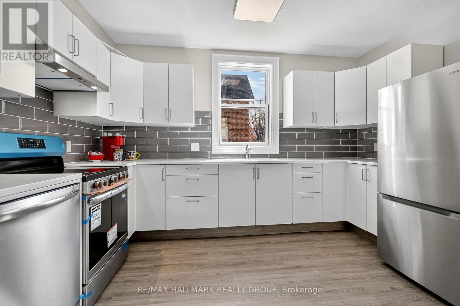 45 CARLETON STREET photo 3