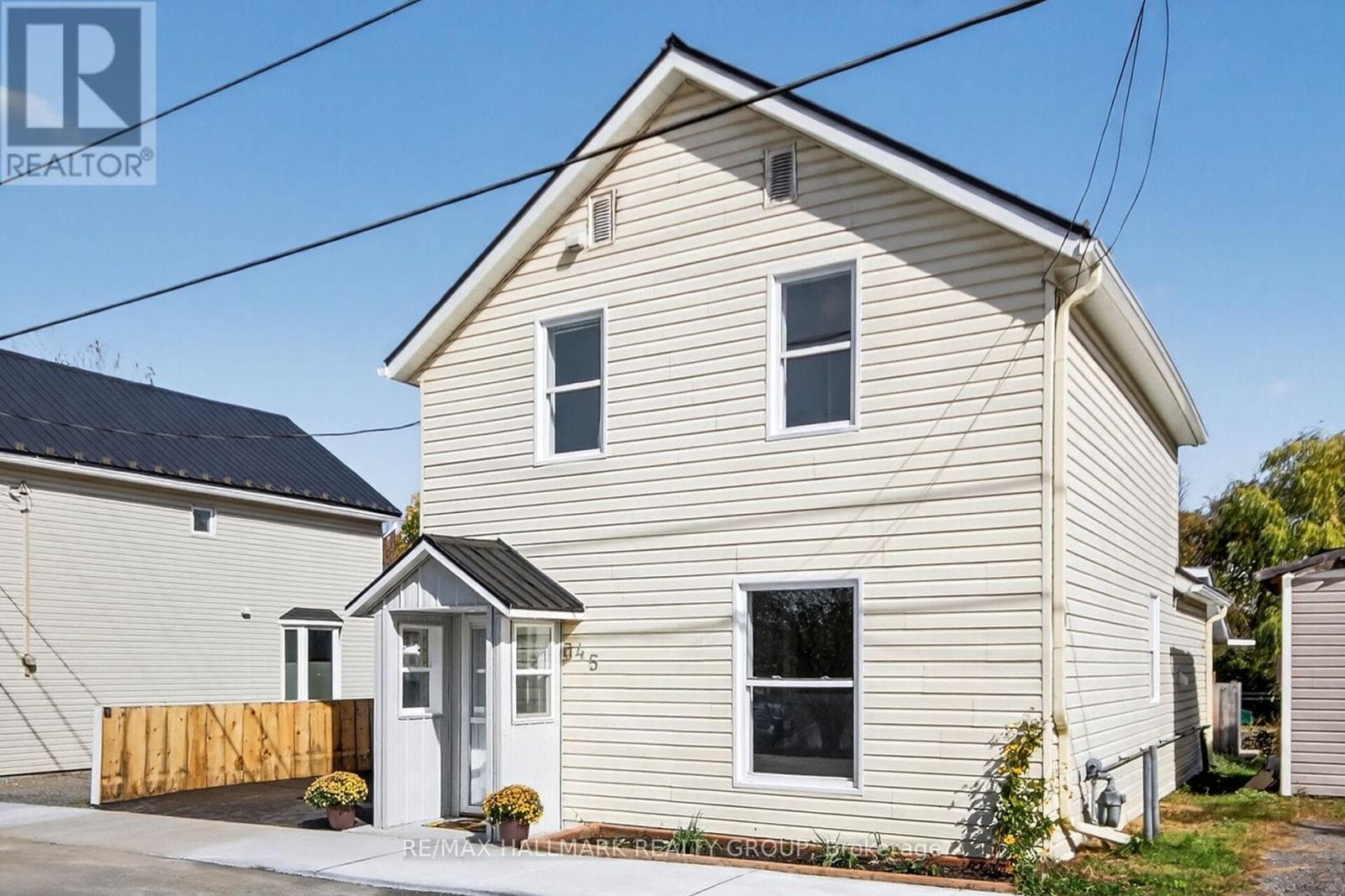 45 CARLETON STREET photo 2
