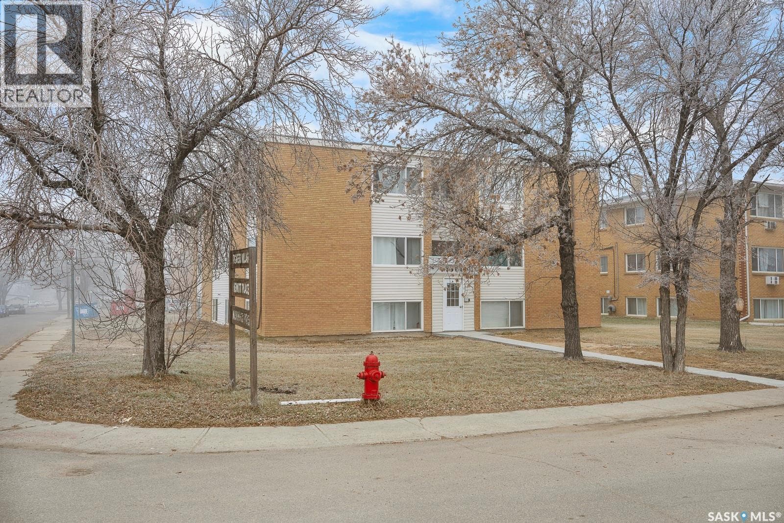 1560 ALEXANDRA STREET — photo 2