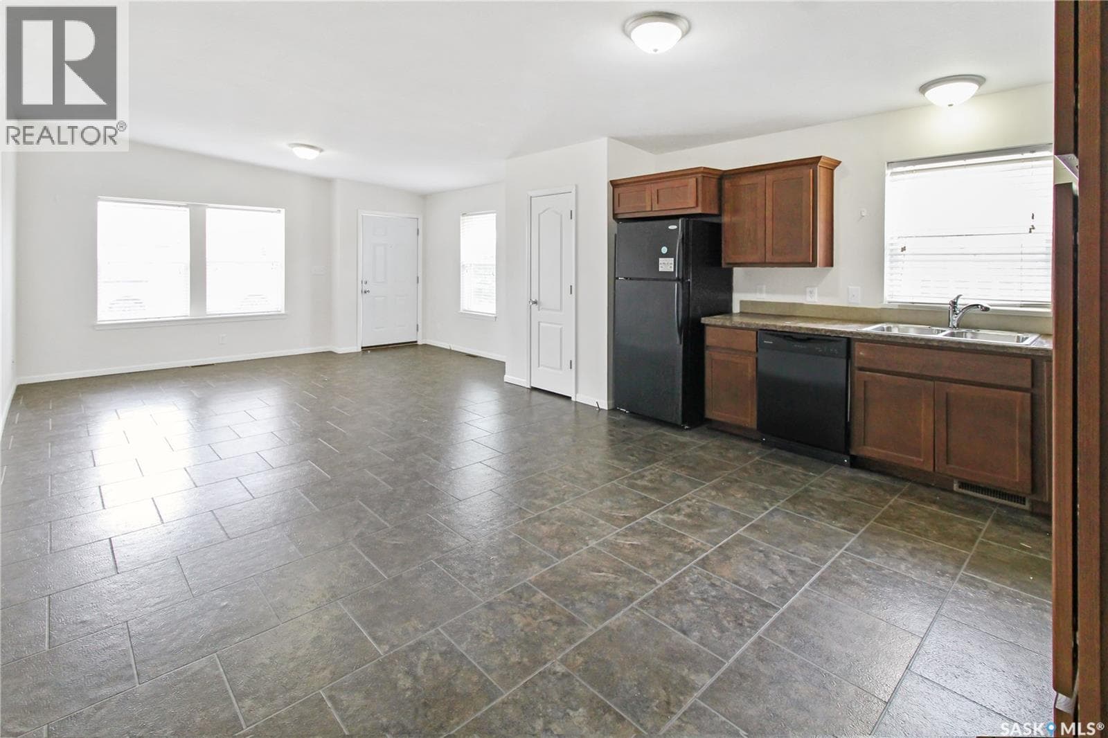 B 8470 Howard AVENUE — photo 5