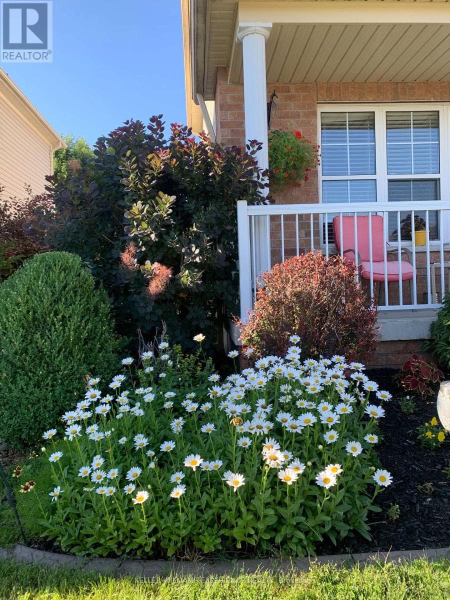 38 TRUAX CRESCENT photo 4