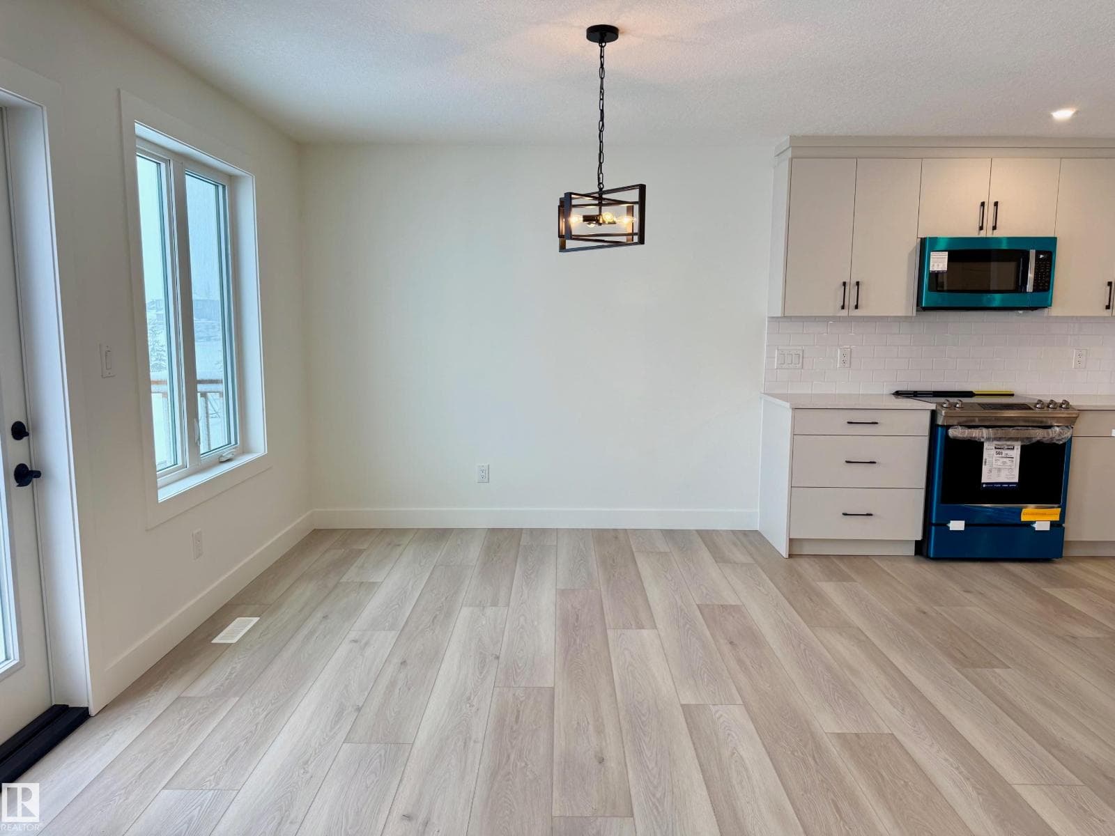 5122 53a AV — photo 5