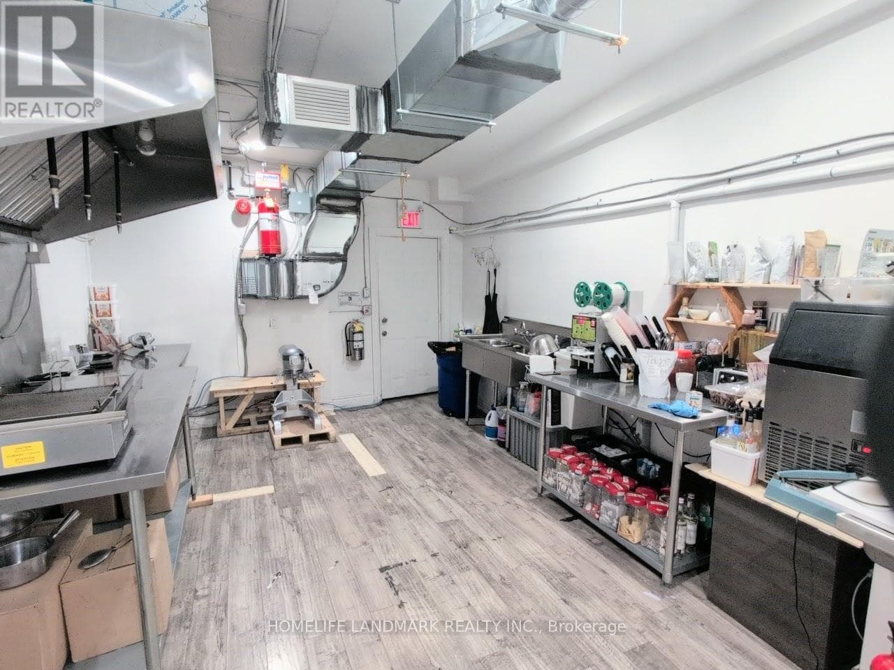 677 QUEEN STREET W photo 5