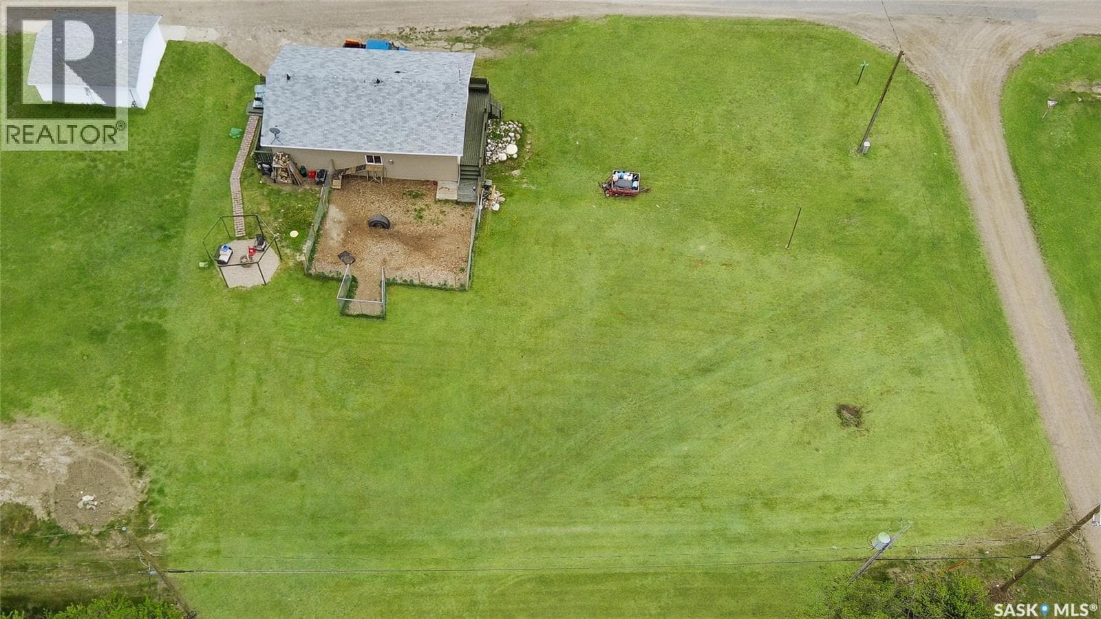 800 Railway AVENUE photo 3