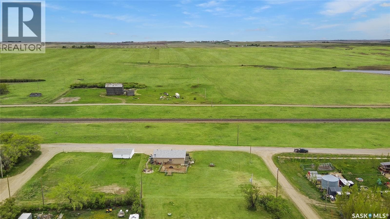 800 Railway AVENUE photo 4