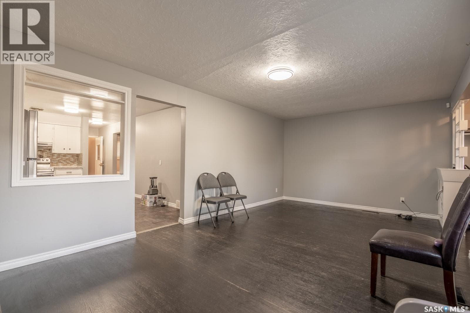 1321 Victoria AVENUE — photo 4
