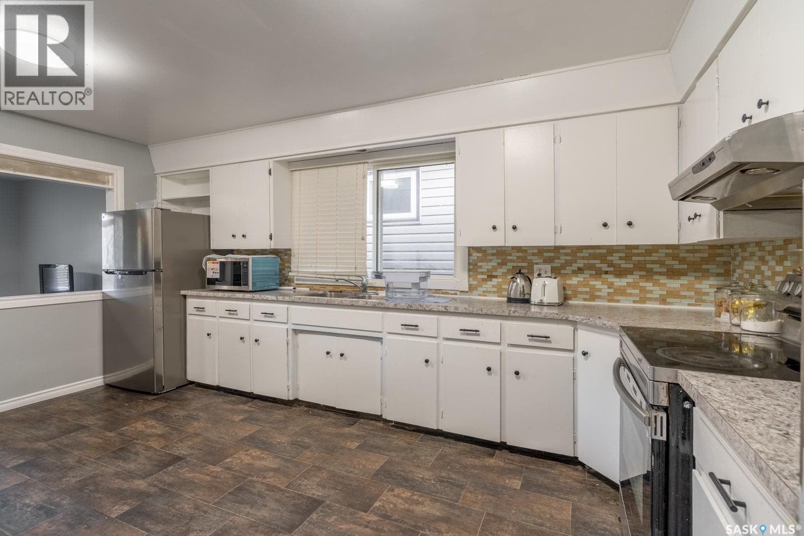1321 Victoria AVENUE — photo 5