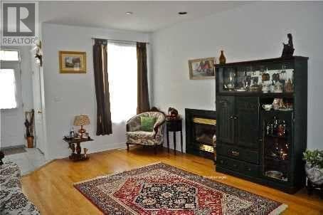 34 POGONIA STREET E photo 5