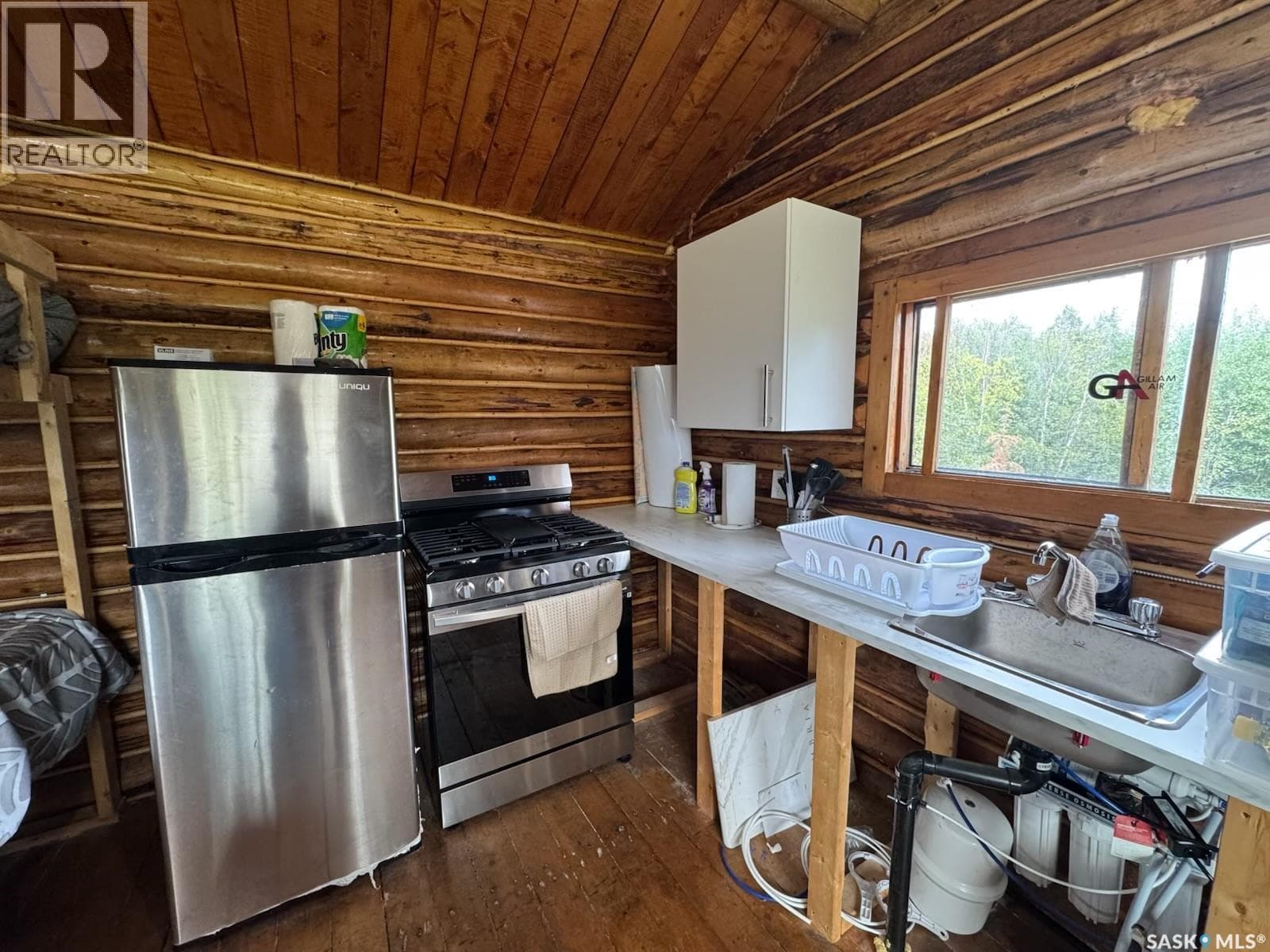 Cabin on Island Near Mooney Beach — photo 4