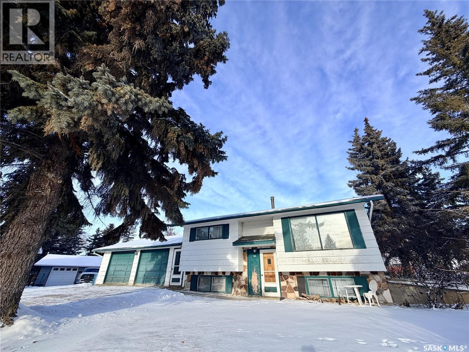 20 4th AVENUE E