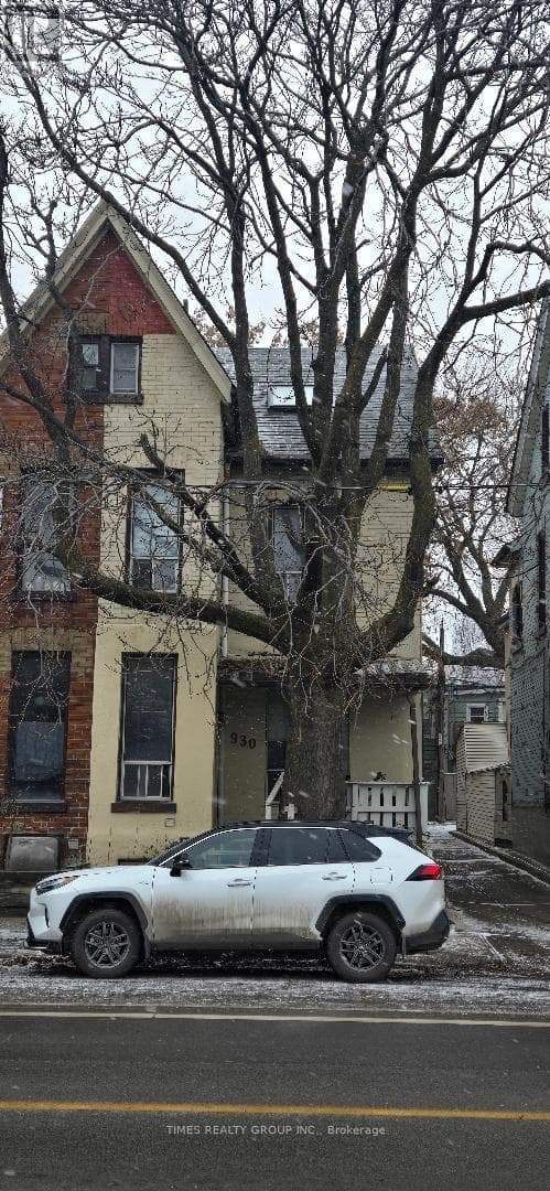 14 bed 6 bath single family at 930 DUNDAS STREET E — $1,250,000