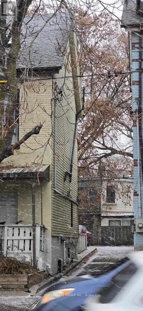 930 DUNDAS STREET E photo 3