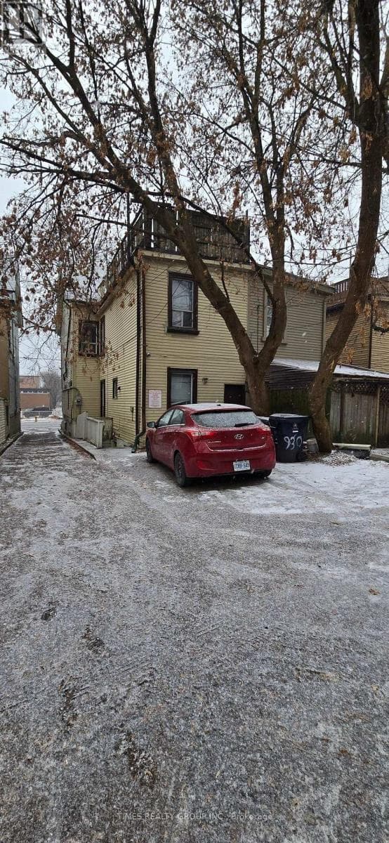 930 DUNDAS STREET E photo 4