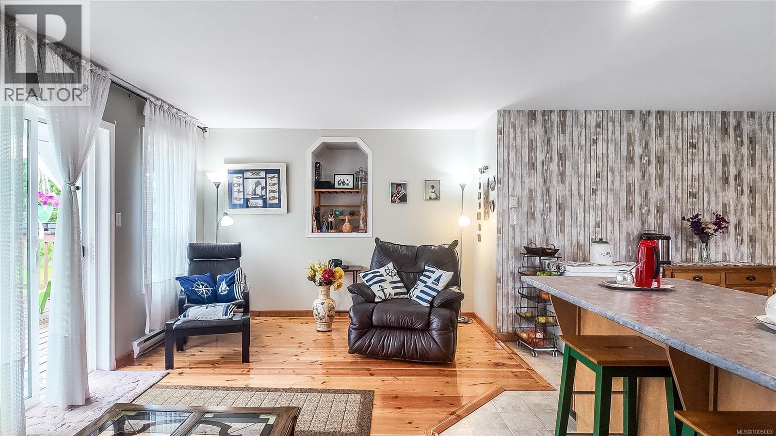 601 Azalea Pl photo 3