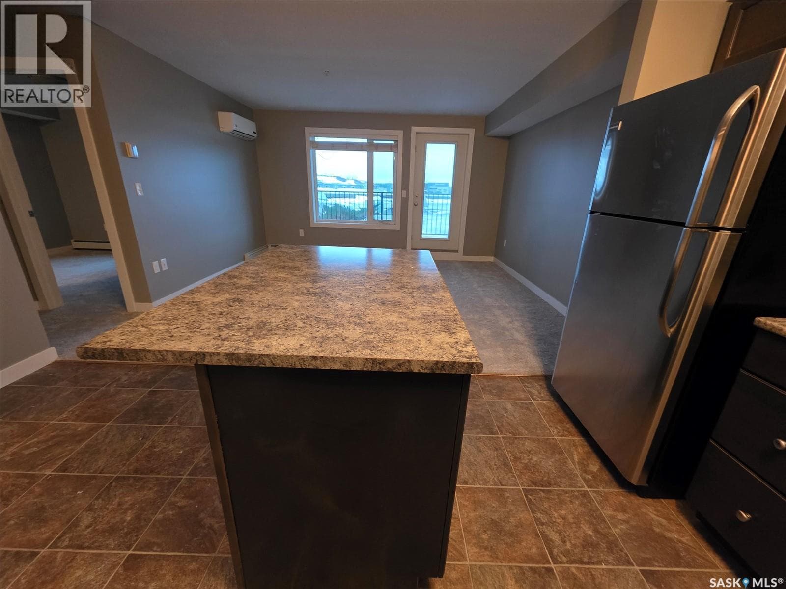 103 2141 Larter ROAD photo 2
