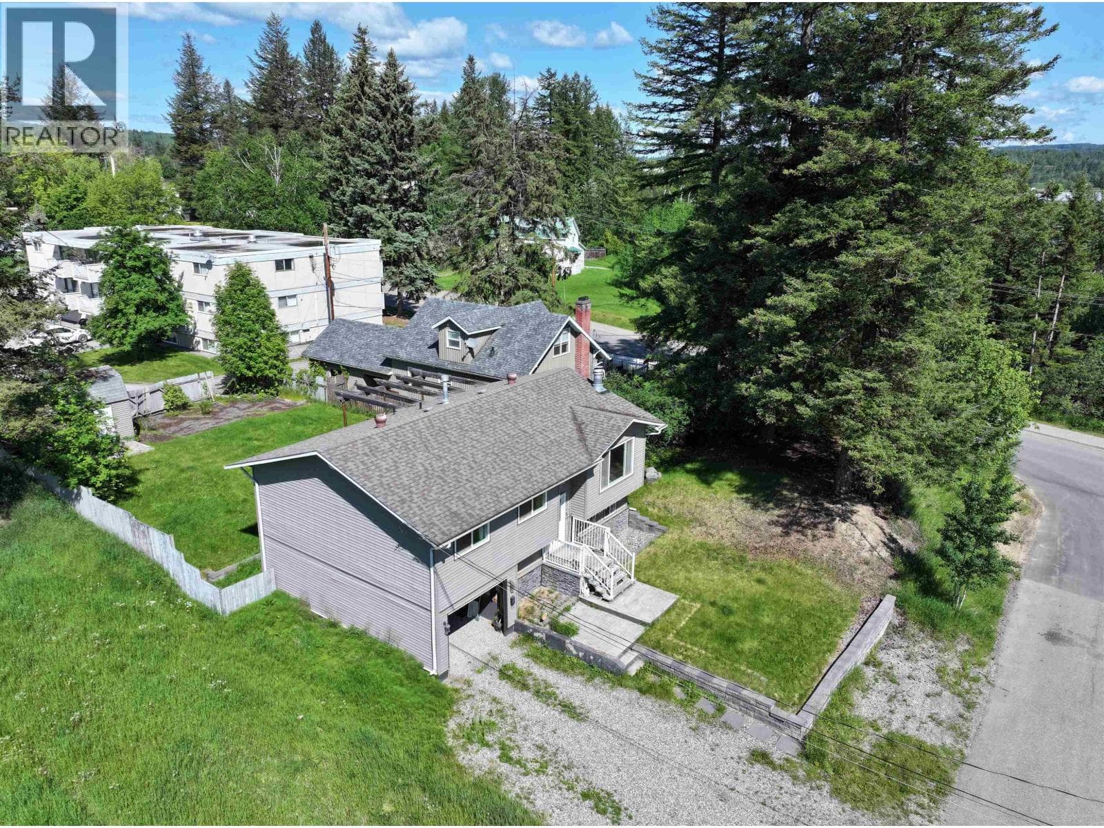 679 JONES STREET photo 4