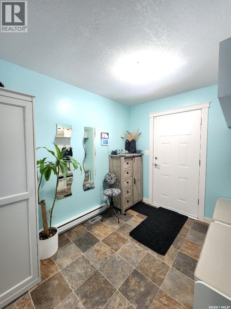 706 Grey AVENUE — photo 2