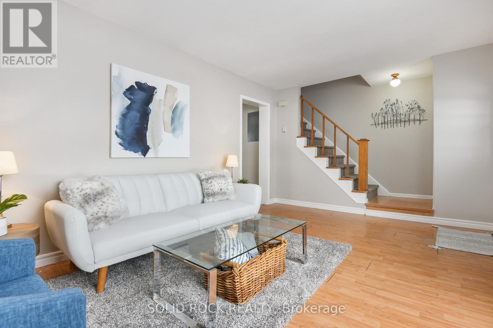 54 WILLIAM STREET W photo 4
