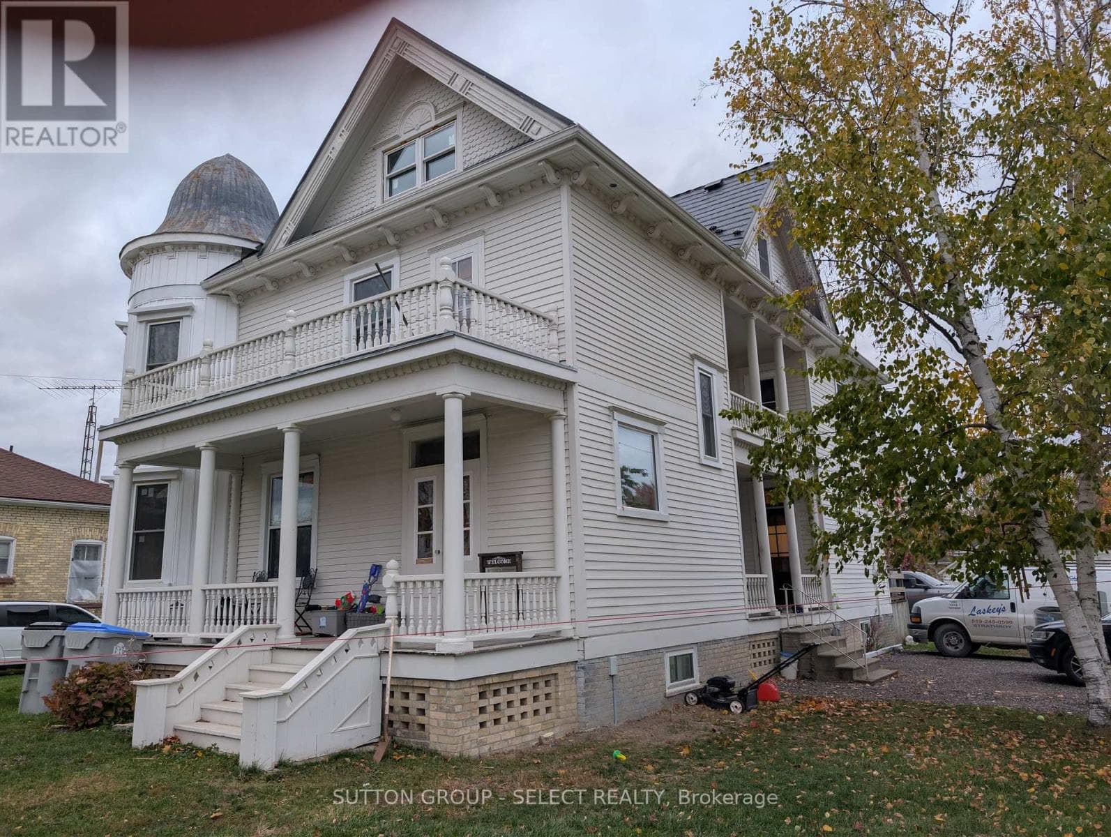 555 ERIE STREET photo 2