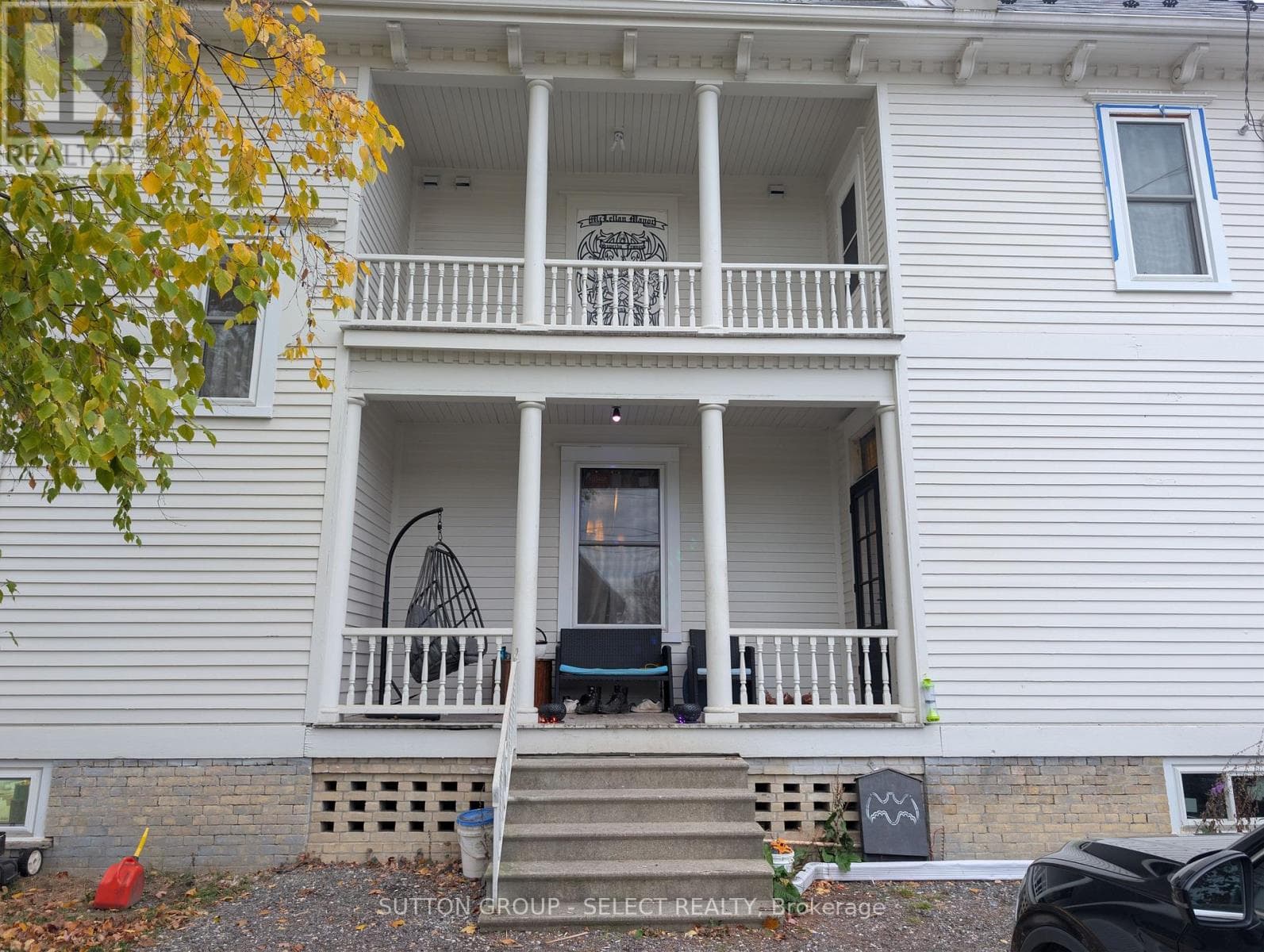 555 ERIE STREET photo 3