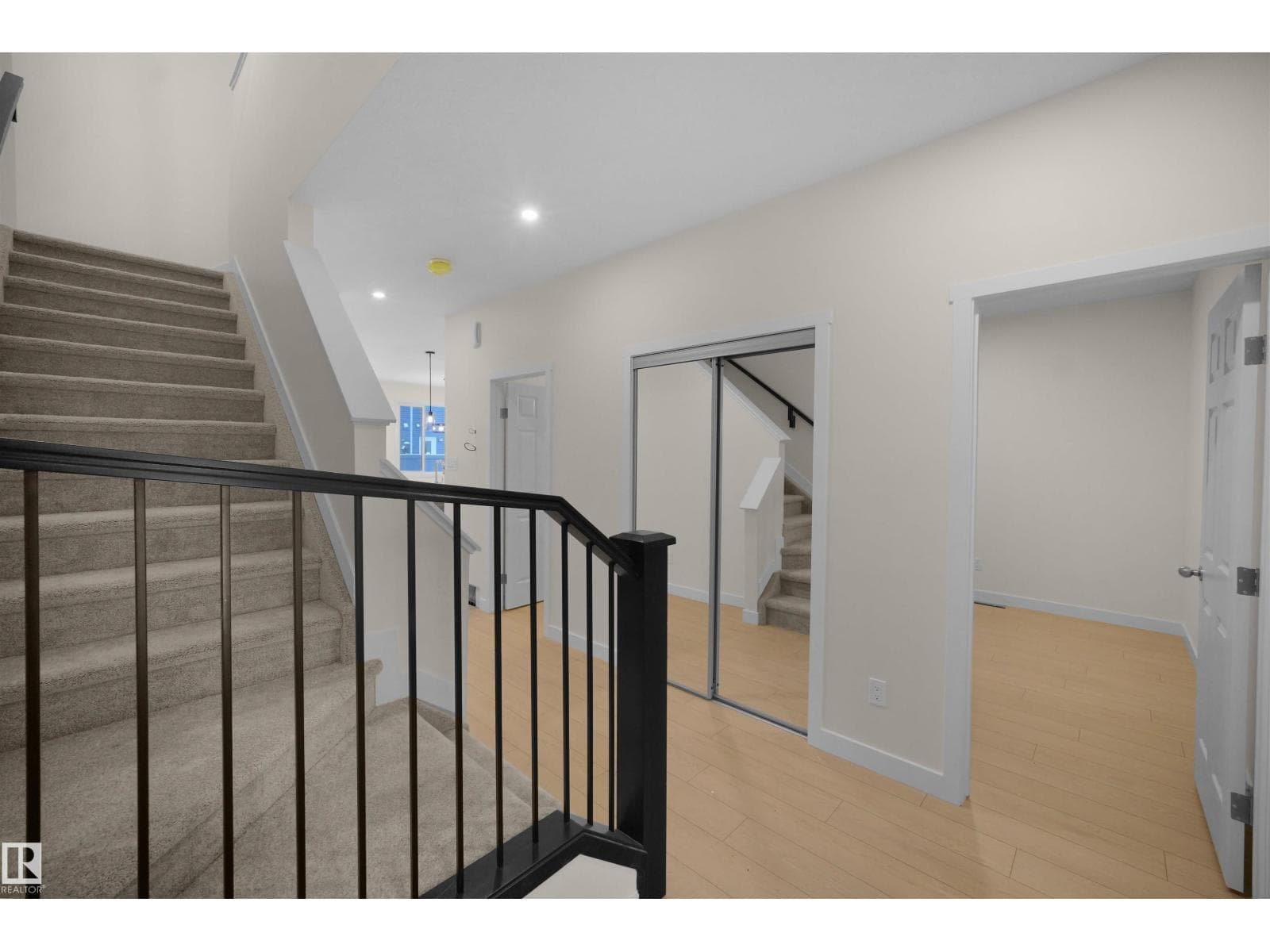 2540 211 ST NW photo 3
