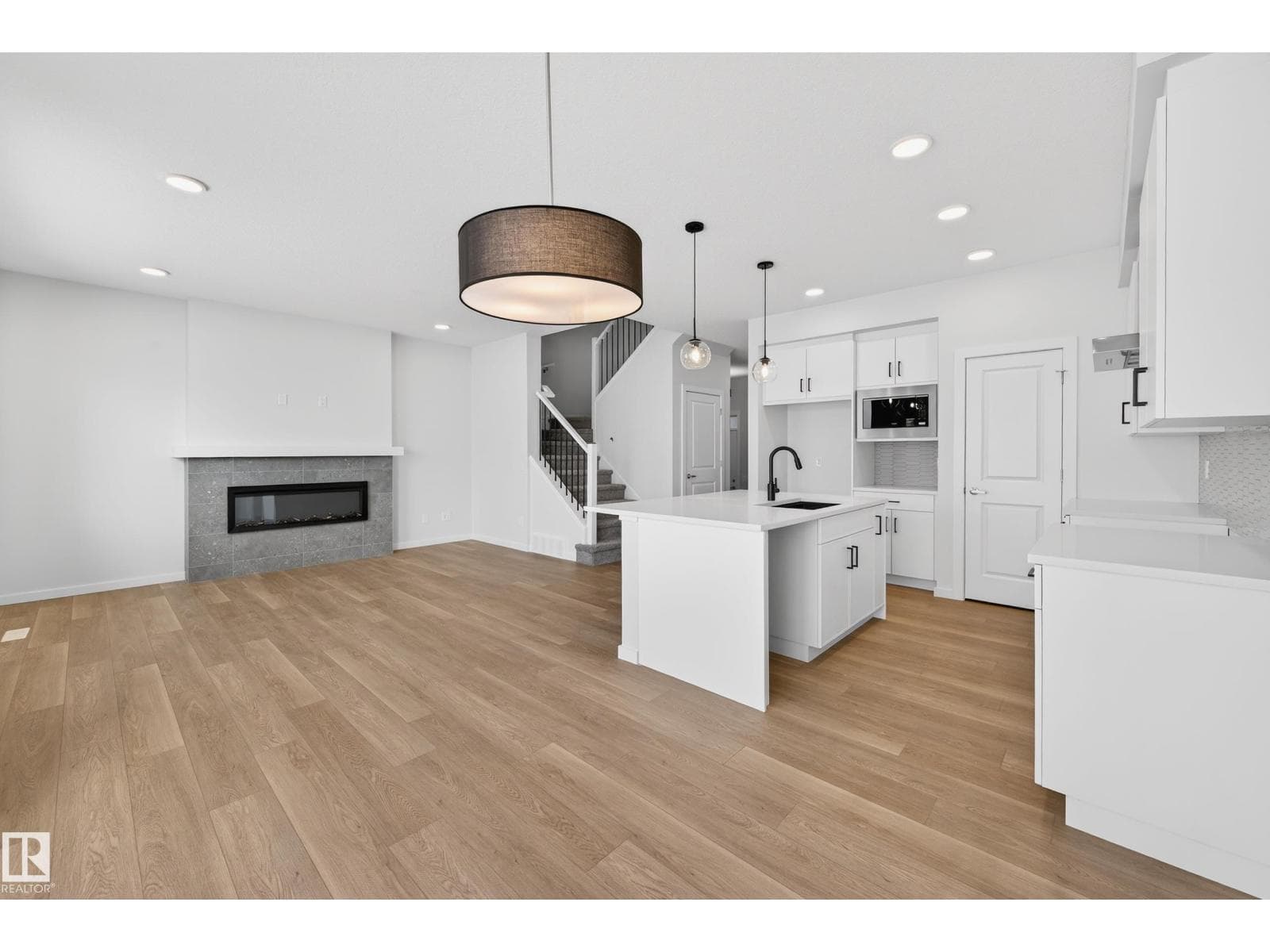 3 bed 3 bath single family at 5008 72 ST — $596,800