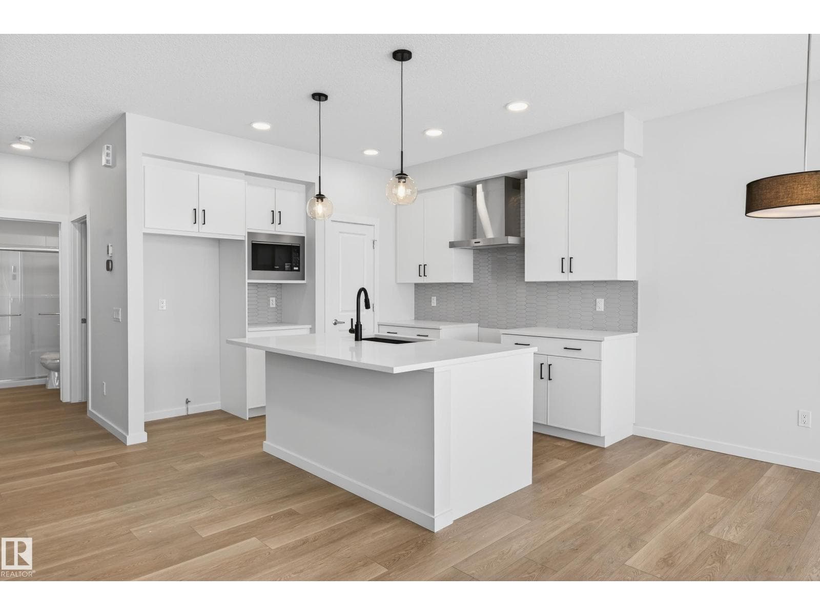 5008 72 ST photo 2
