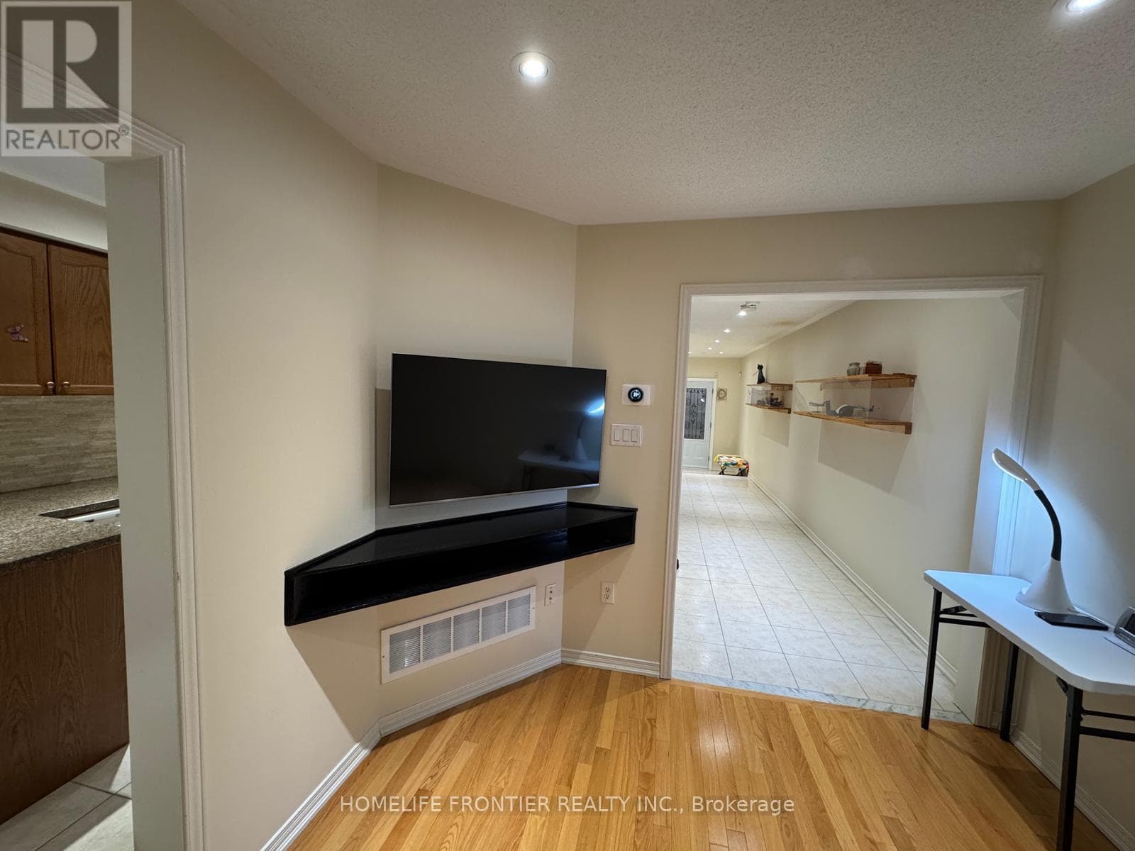 14 BARR CRESCENT photo 2
