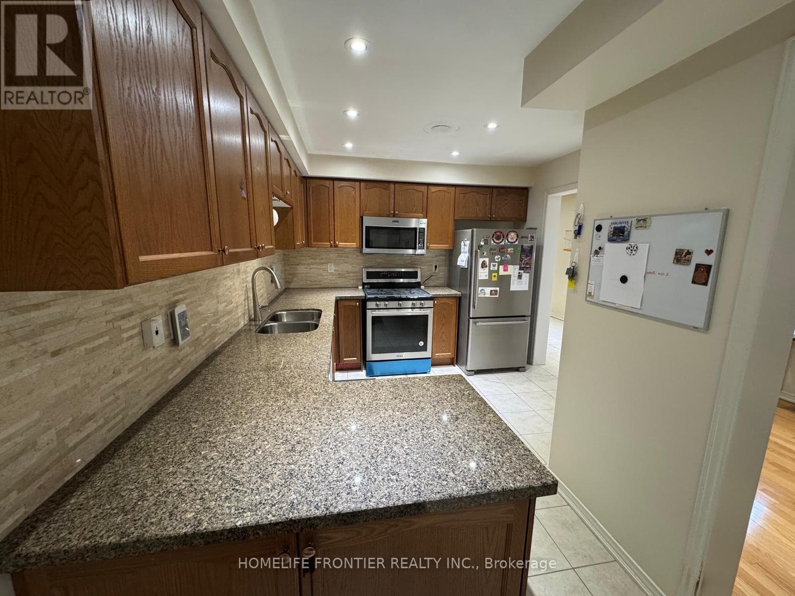 14 BARR CRESCENT photo 3
