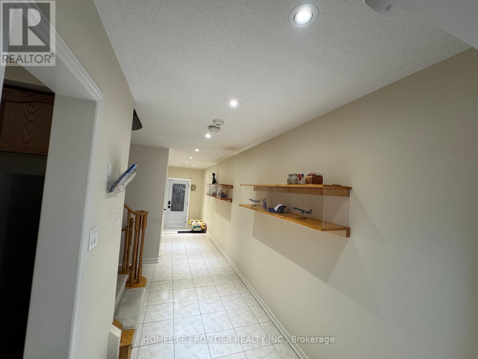 14 BARR CRESCENT photo 4