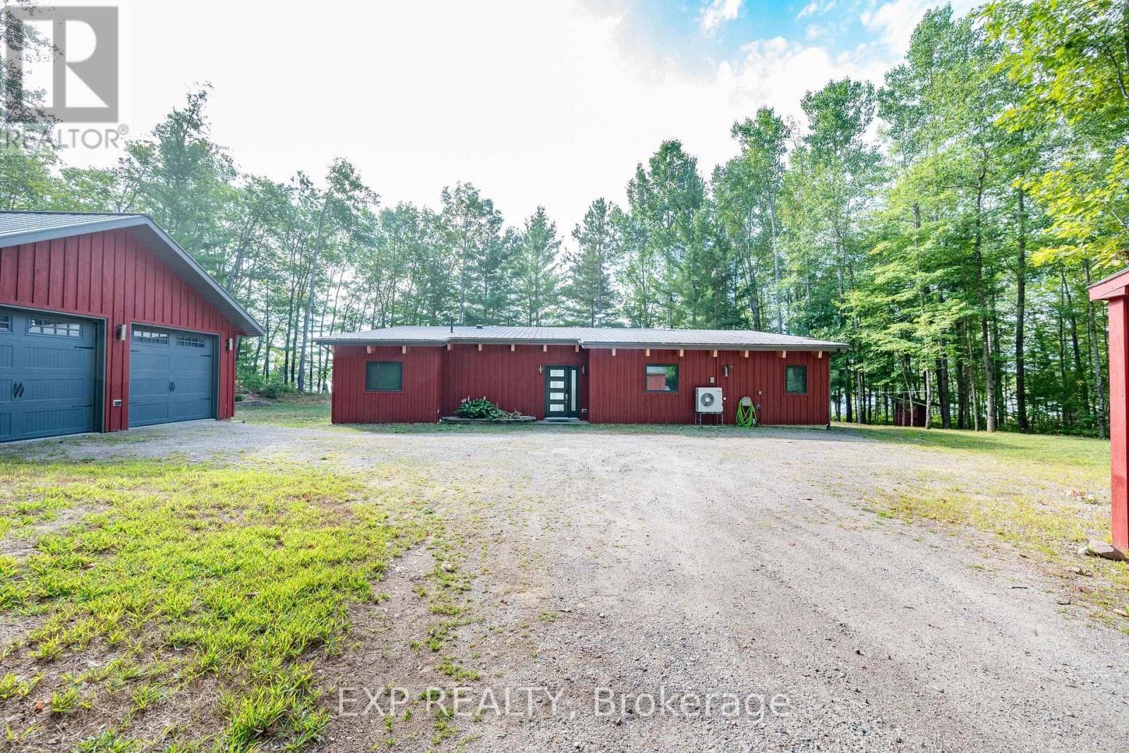 332 LACHLAN LANE photo 2