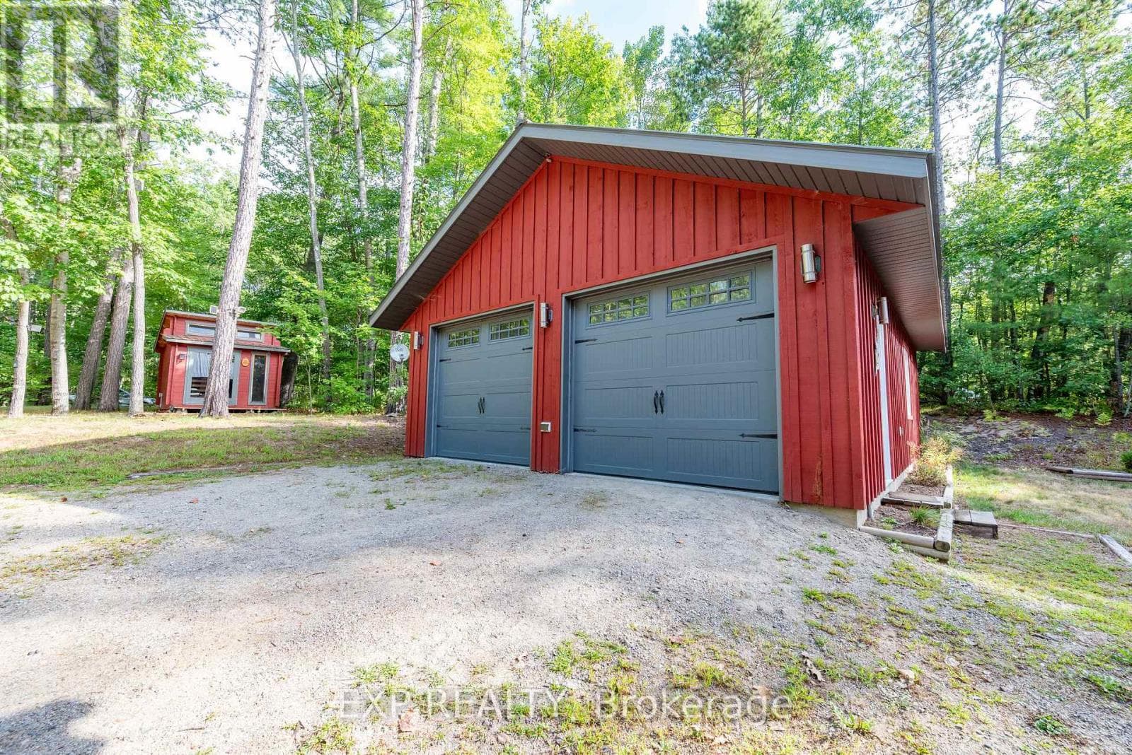 332 LACHLAN LANE photo 3