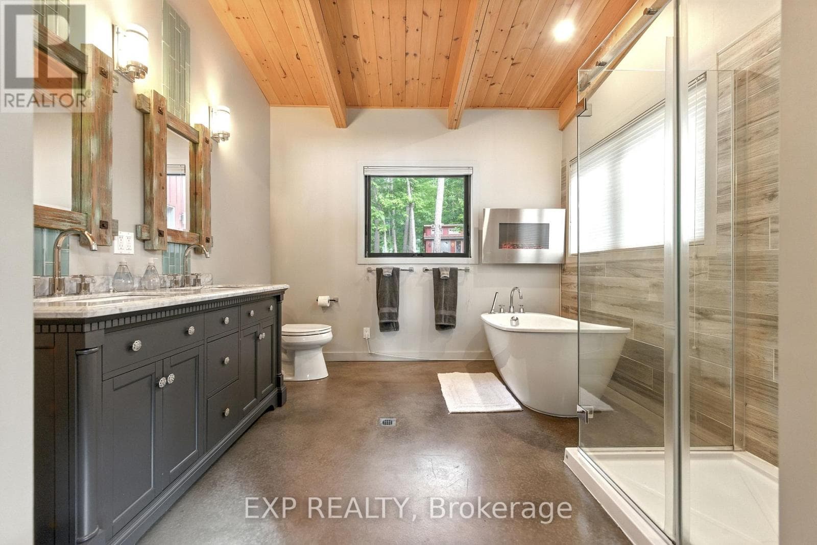 332 LACHLAN LANE photo 5