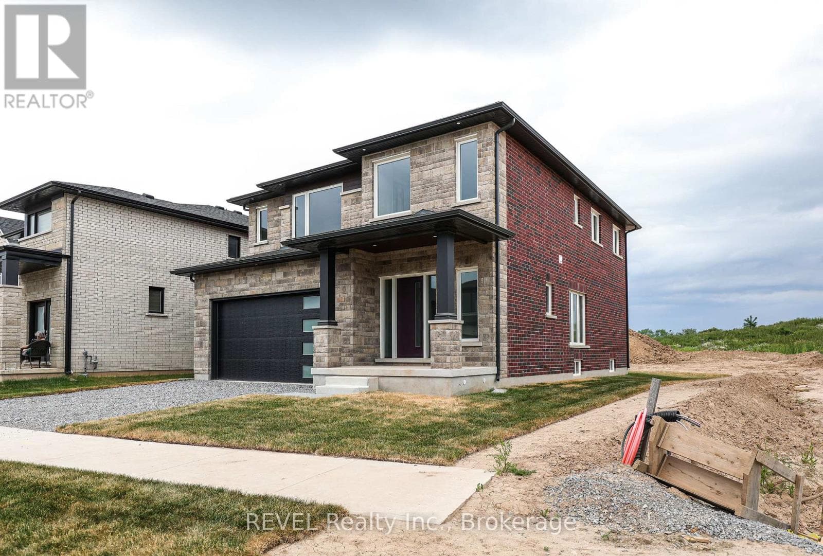 111 ACACIA ROAD photo 2